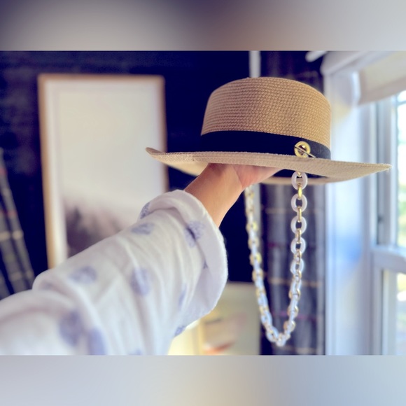 Chain paper hat ๐ coco C O C O - Picture 1 of 12